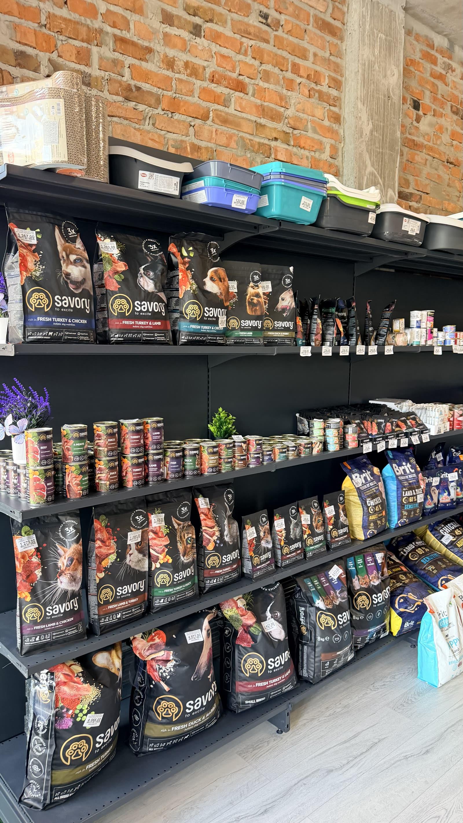 Торговый зал зоомагазина Zoo&Groomer на Виноградаре