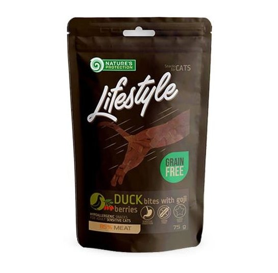 Nature's Protection Lifestyle Duck bites with godji berries Ласощі для котів качині шматочки з ягодами годжі, 75 г