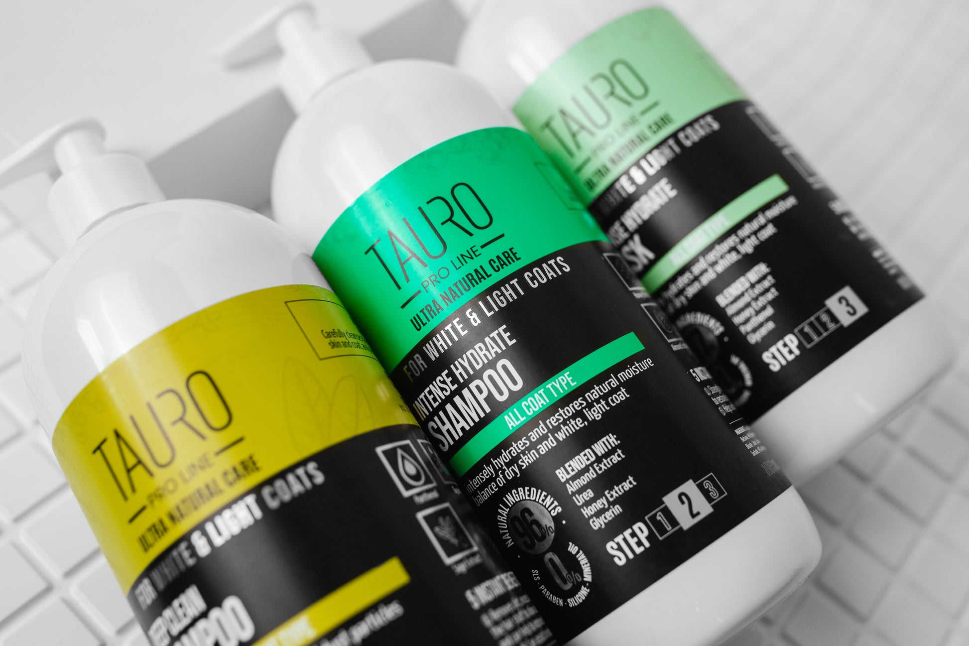 Tauro Pro Line Ultra Natural Care White Coat Intense Hydrate Shampoo Інтенсивно зволожувальний шампунь для собак і котів